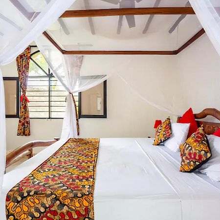 Zarafa House Bed & Breakfast Diani Beach Bagian luar foto