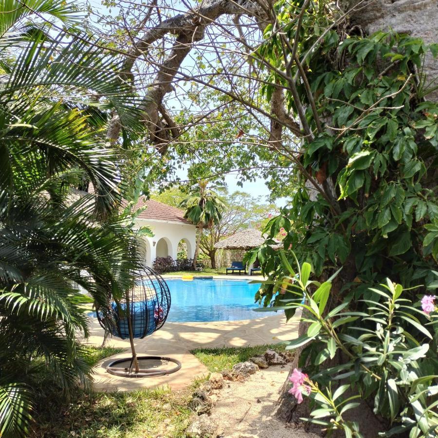 Zarafa House Bed & Breakfast Diani Beach Bagian luar foto