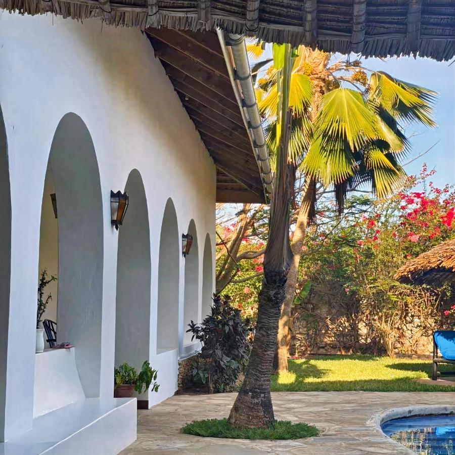 Zarafa House Bed & Breakfast Diani Beach Bagian luar foto