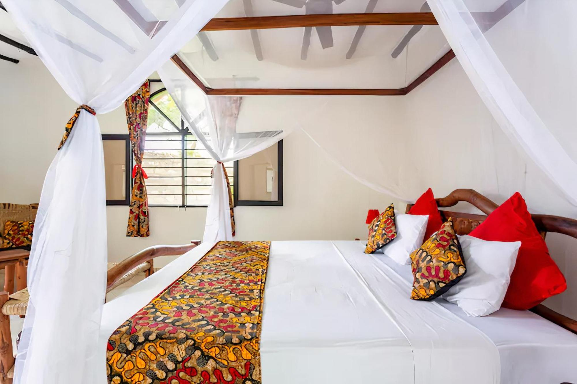 Zarafa House Bed & Breakfast Diani Beach Bagian luar foto
